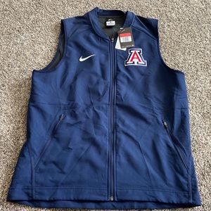 Mens basketball warm up. Full zip. Nike size large.